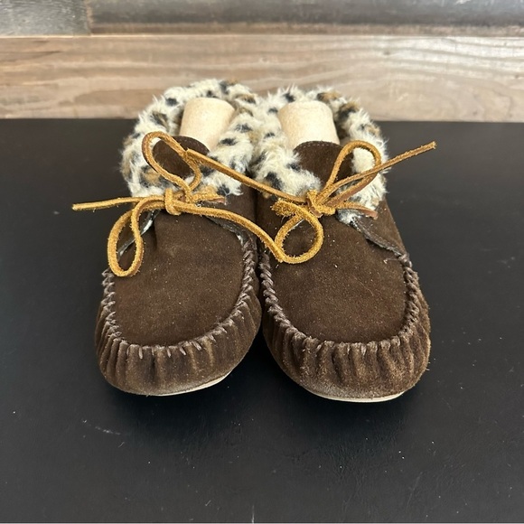 Minnetonka Women's Jacqueline Indoor Outdoor Moccasin Brown w Cheetah Faux Fur 9 - Picture 4 of 8